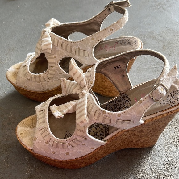 Super cute Jelly Pop Eyelet Wedges size 7M - Picture 4 of 4